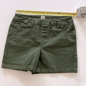 Time and Tru Green Slip-on Shorts Sz M